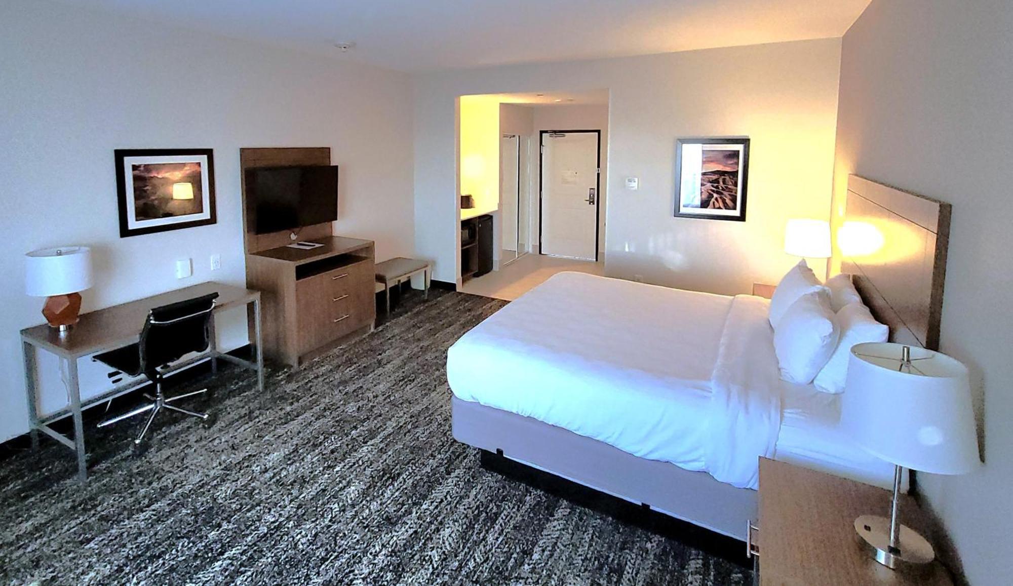 Hotel Western Desert View Inn&suites 3*