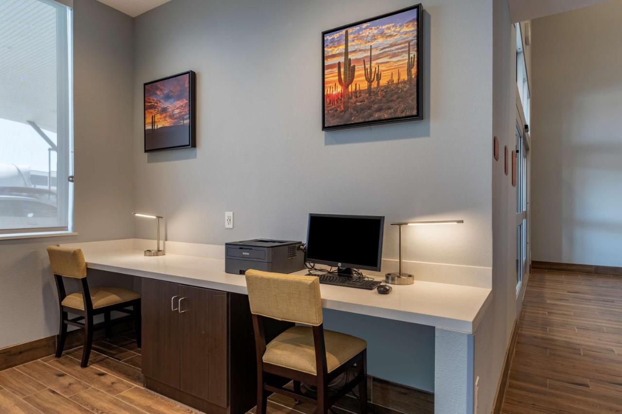 Western Desert View Inn&suites Hotel