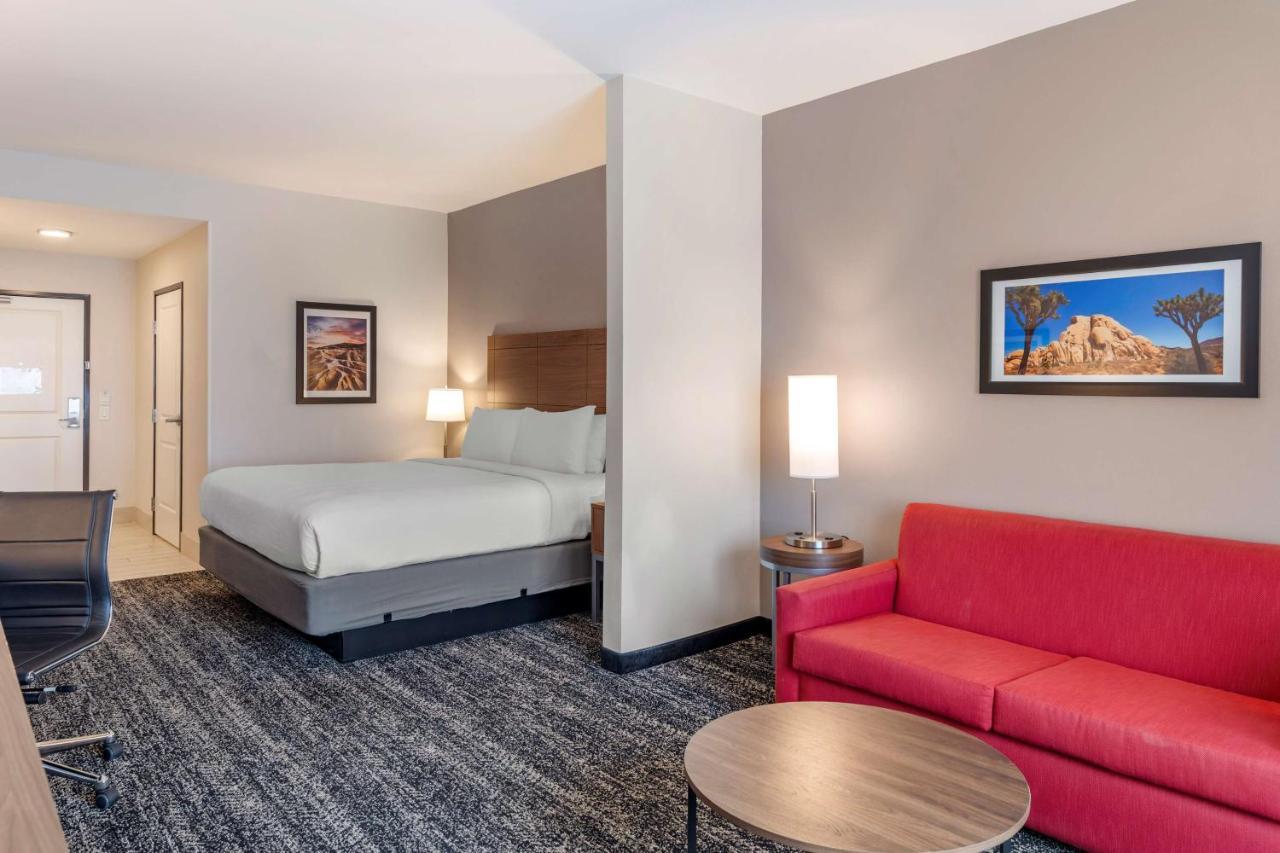 Western Desert View Inn&suites Hotel