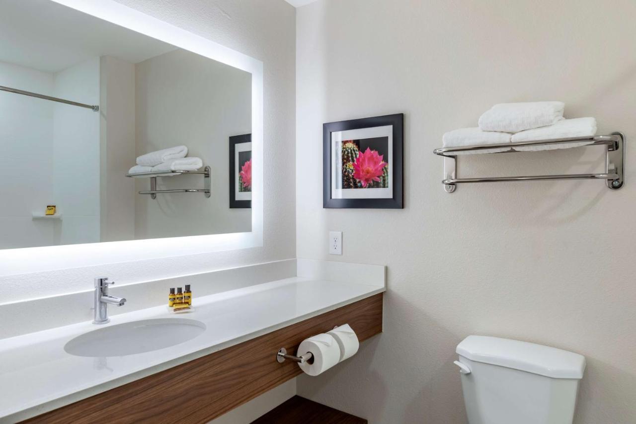 Western Desert View Inn&suites Hotel