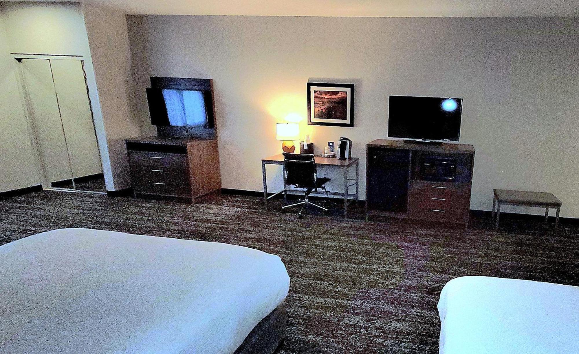 Western Coachella Valley & Hotel Cathedral City